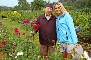 Emil und Lilly Staiger in ihrem Kirchzartener Garten