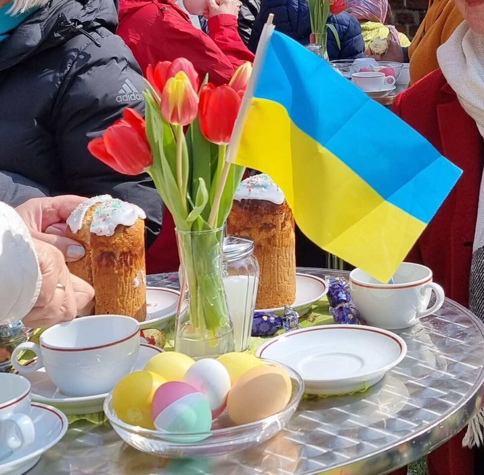 Tischdekoration beim Osterbrunch 2022
